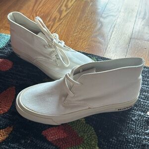 High top SeaVees
Maslon Desert Boot